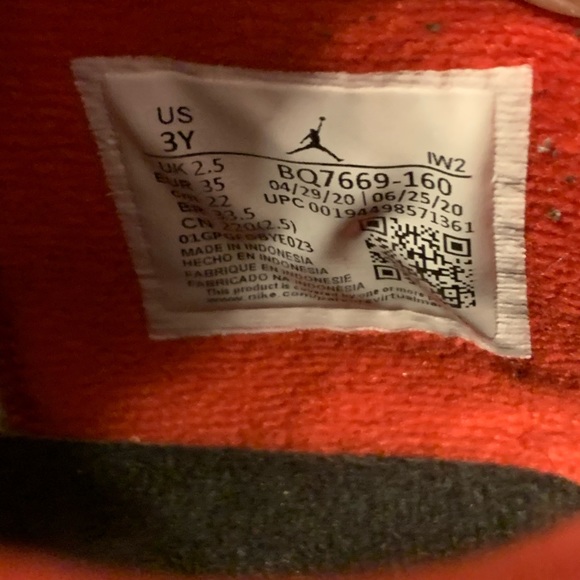 Air Jordan 4 Fire Red. Size 3Y. - Picture 6 of 6